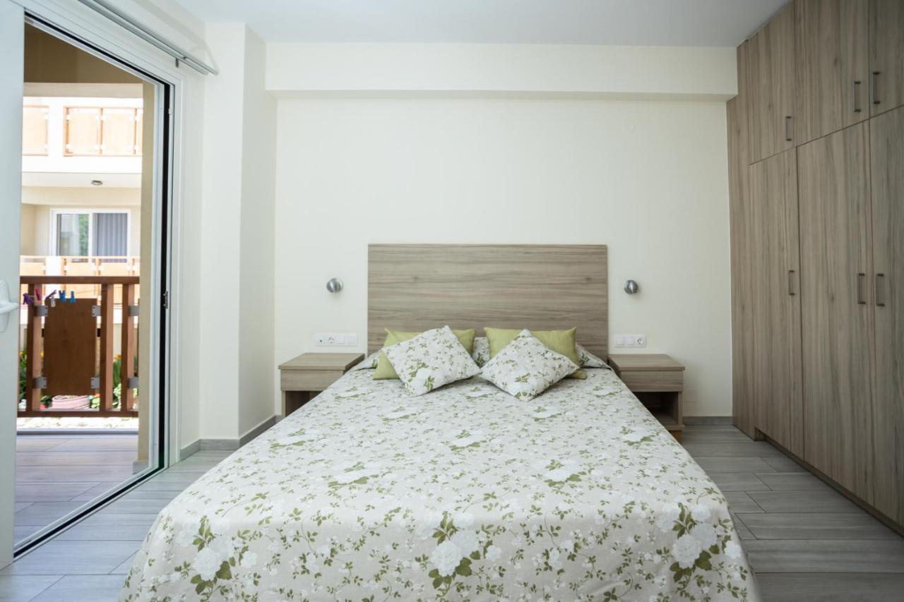 One-Bedroom Apartment Side Sea View