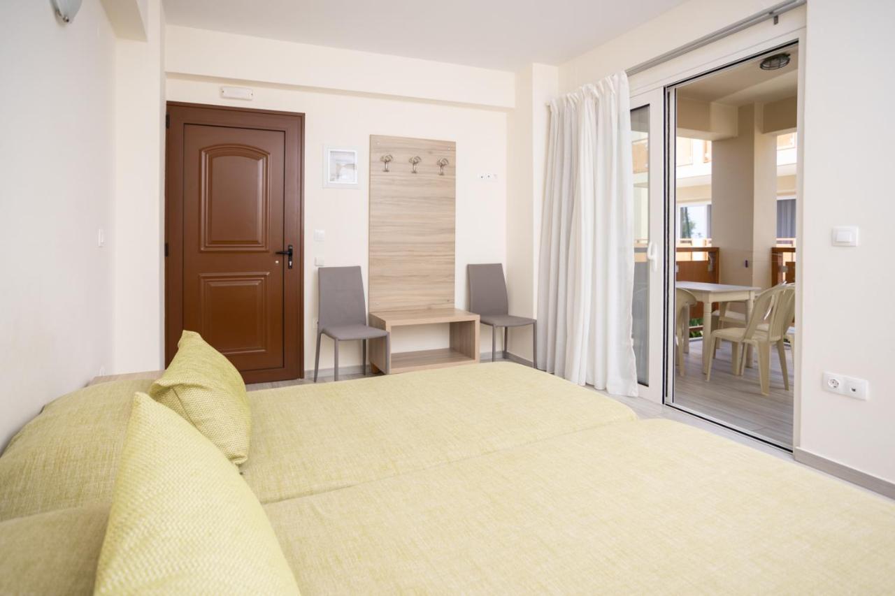 One-Bedroom Apartment Side Sea View