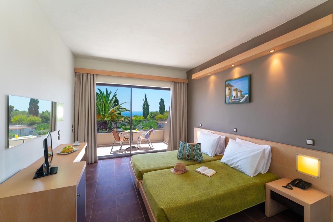 Double or Twin Room Sea View