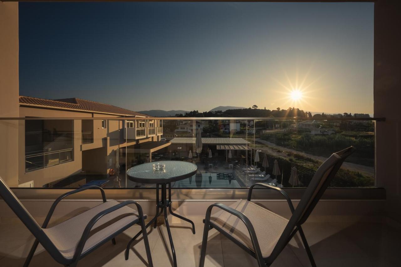 Studio Pool View