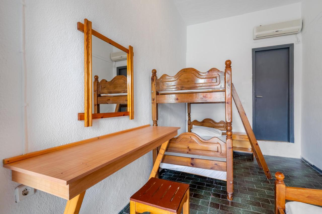 Bed 4-Bed Female Dormitory Room