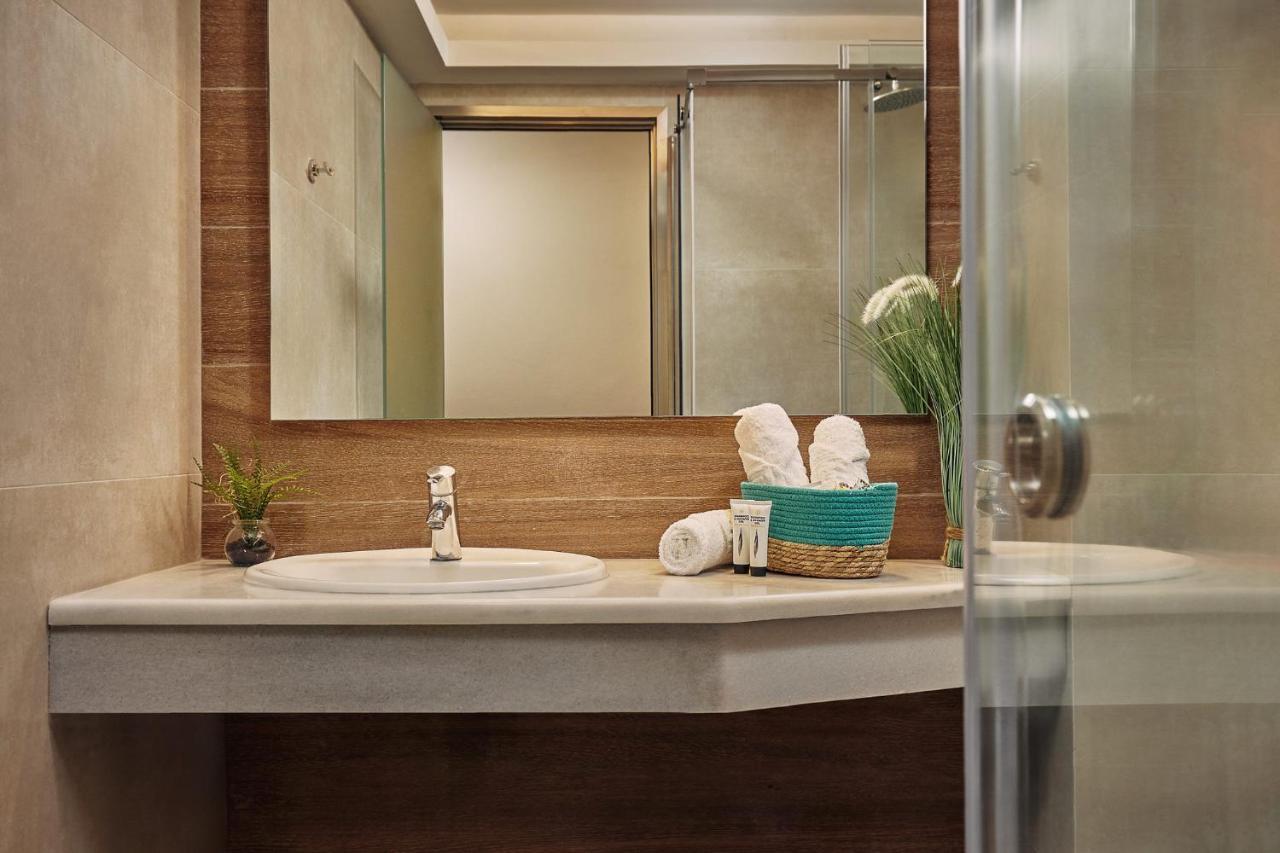 Deluxe Double or Twin Room Pool Access