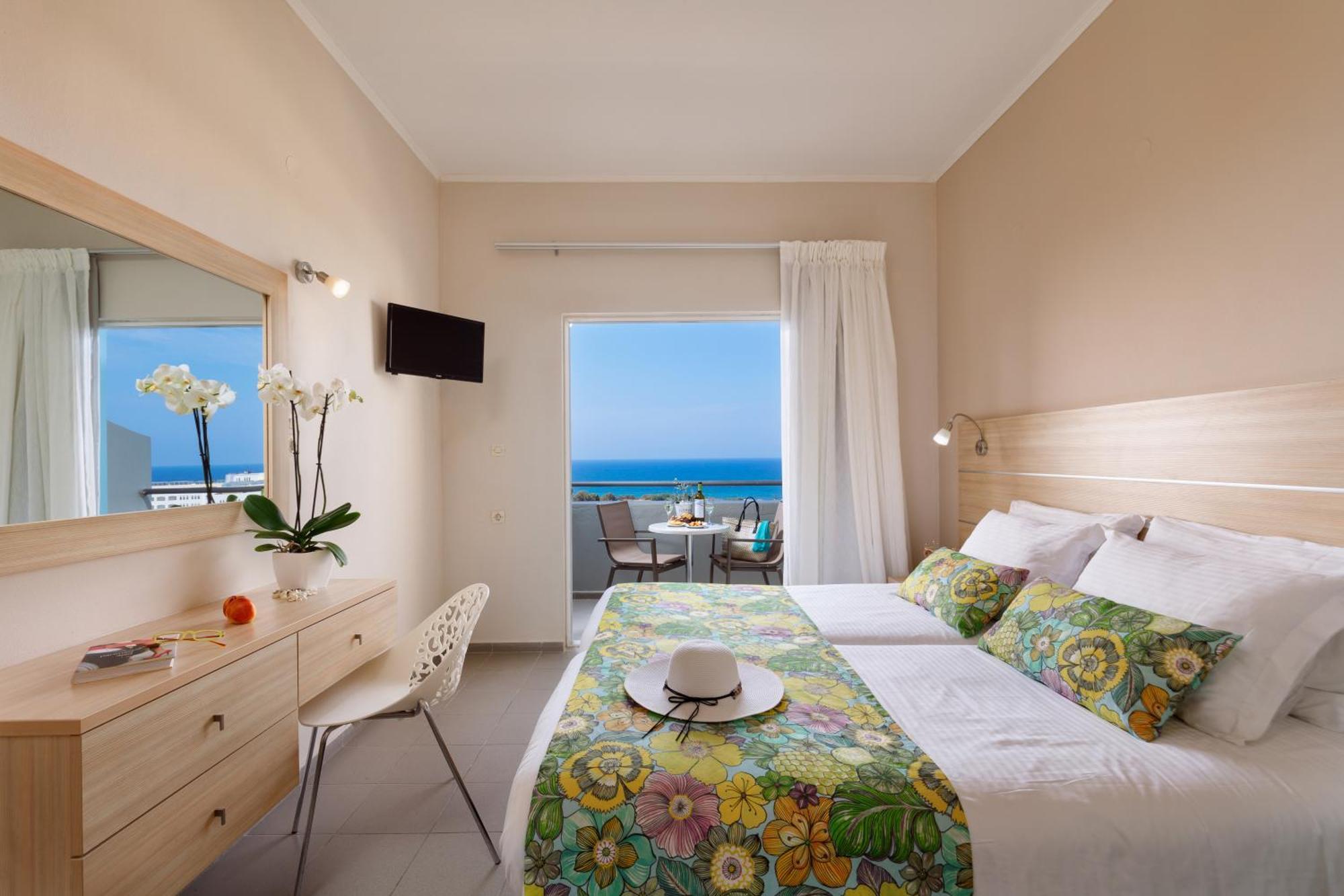 Double or Twin Room Sea View