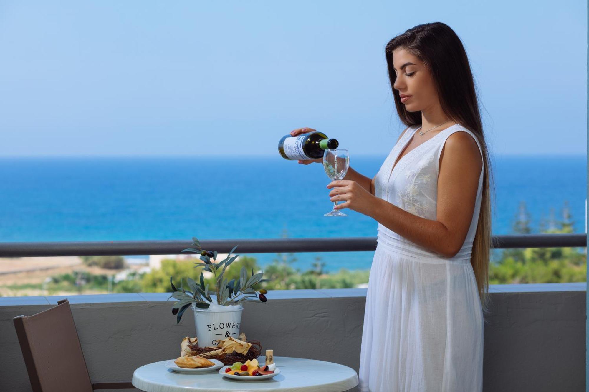 Double or Twin Room Sea View