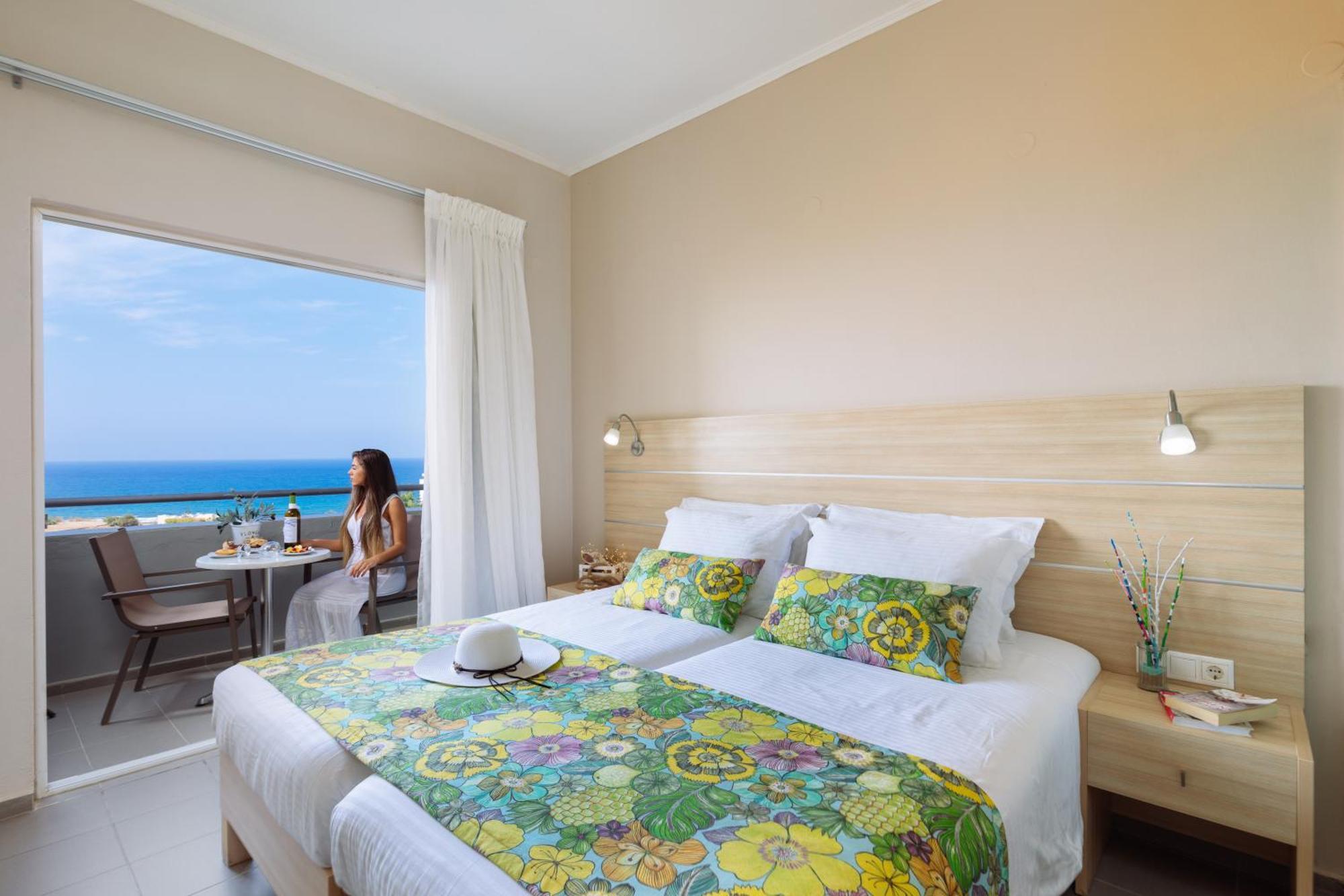 Double or Twin Room Sea View