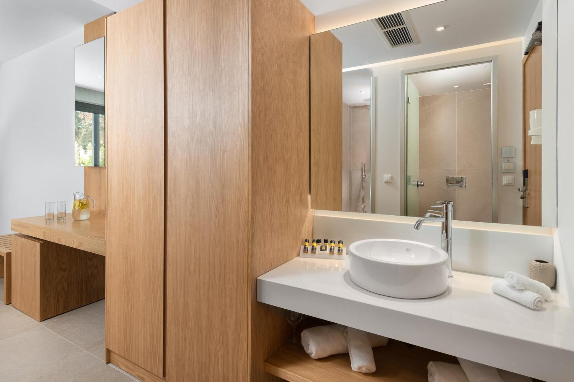 Deluxe Double Room Inland View