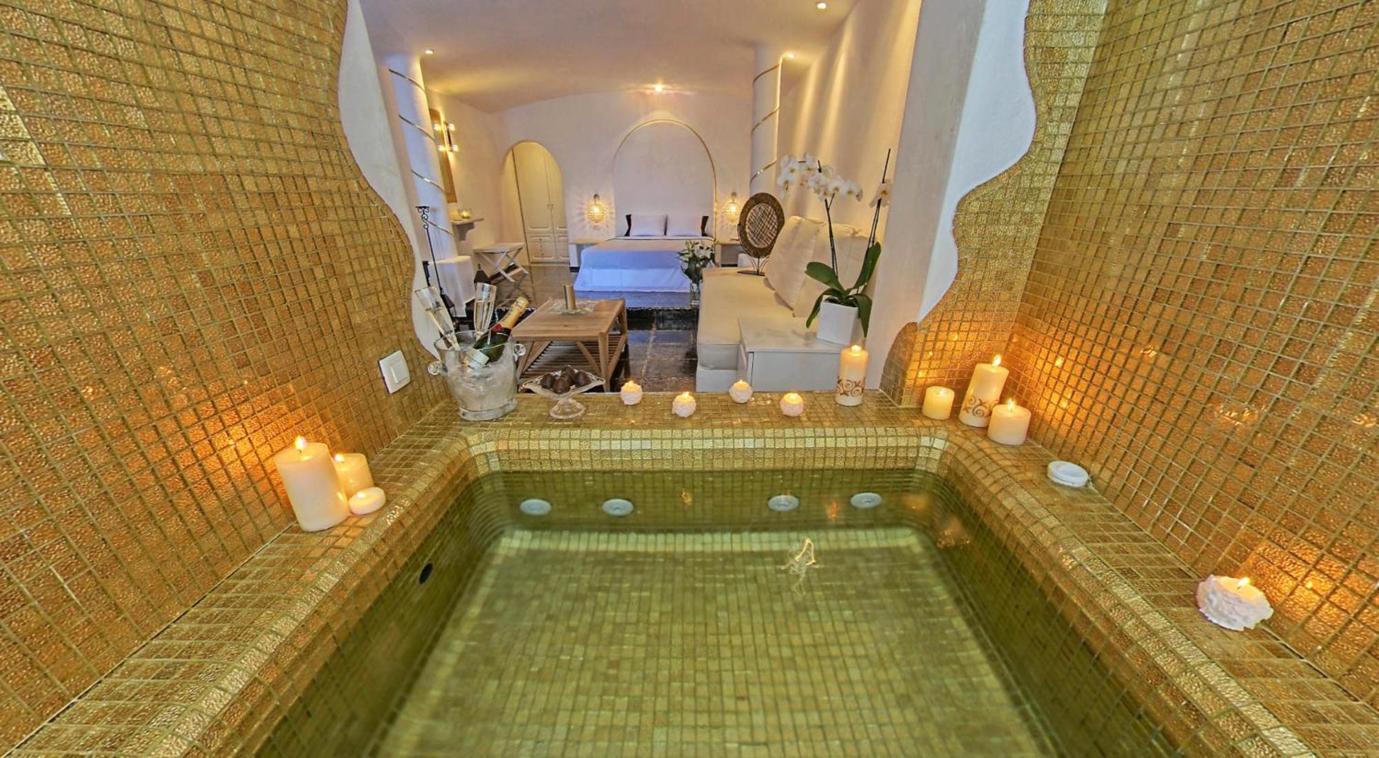 Honeymoon Suite Spa Bath Caldera View