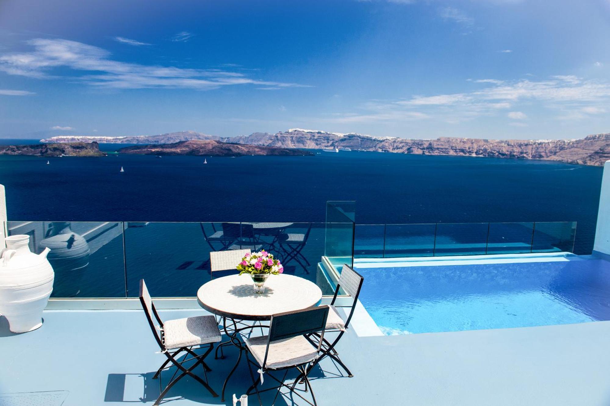 Astarte Suite indoor Spa Bath Private Infinity Pool Caldera View