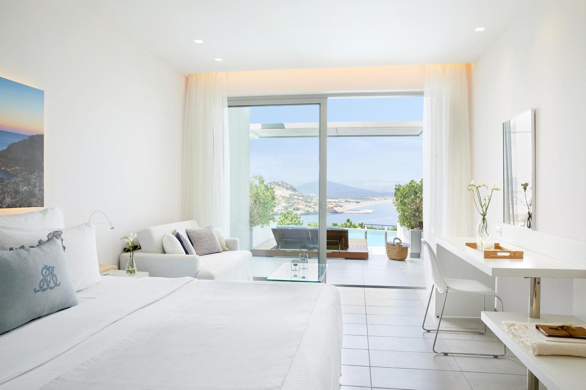 Deluxe Pool Front Sea View