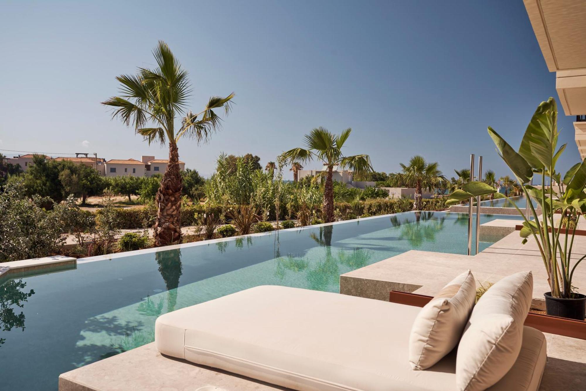 One-Bedroom Suite Swim-up