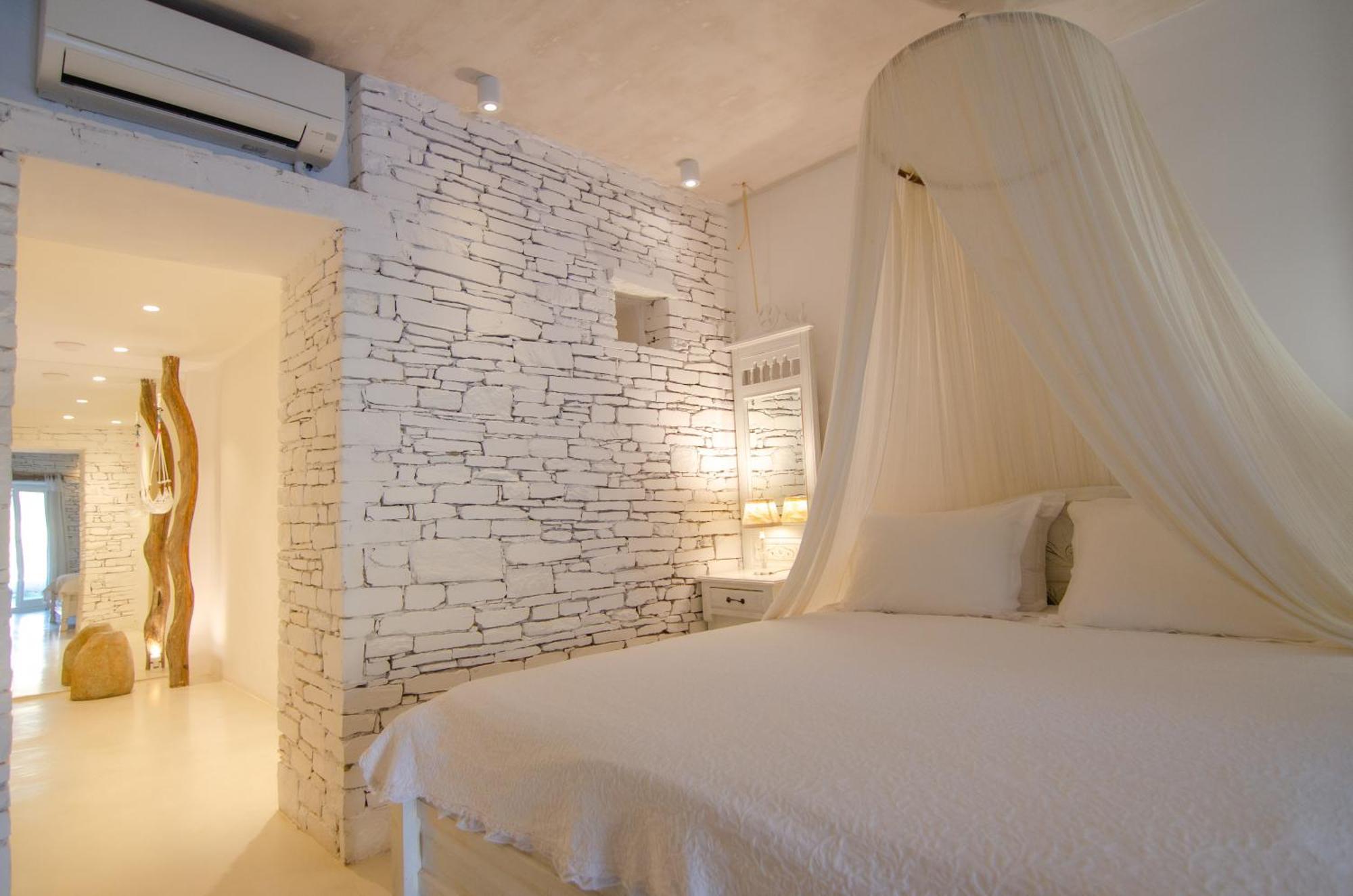 Junior Suite with Partial Sea View