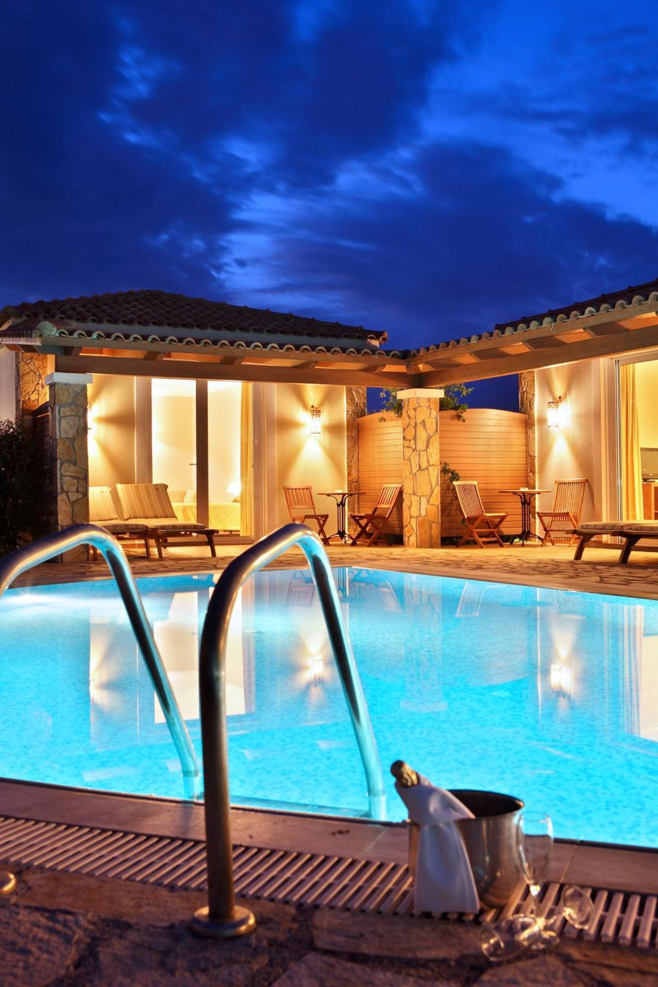 Deluxe Bungalow Shared Pool