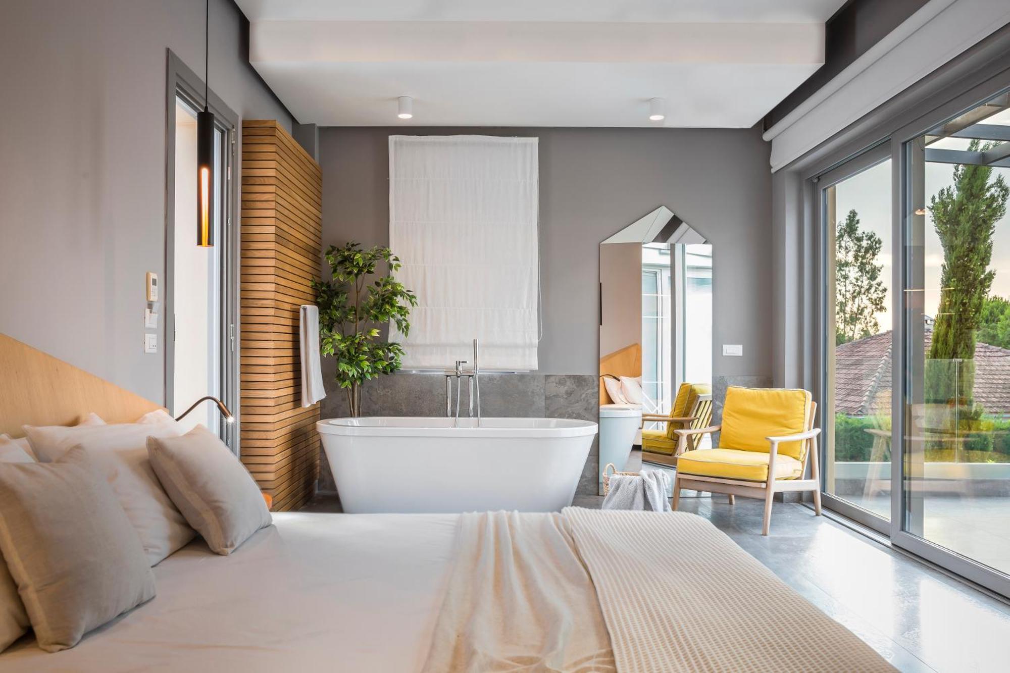 Honeymoon Suite