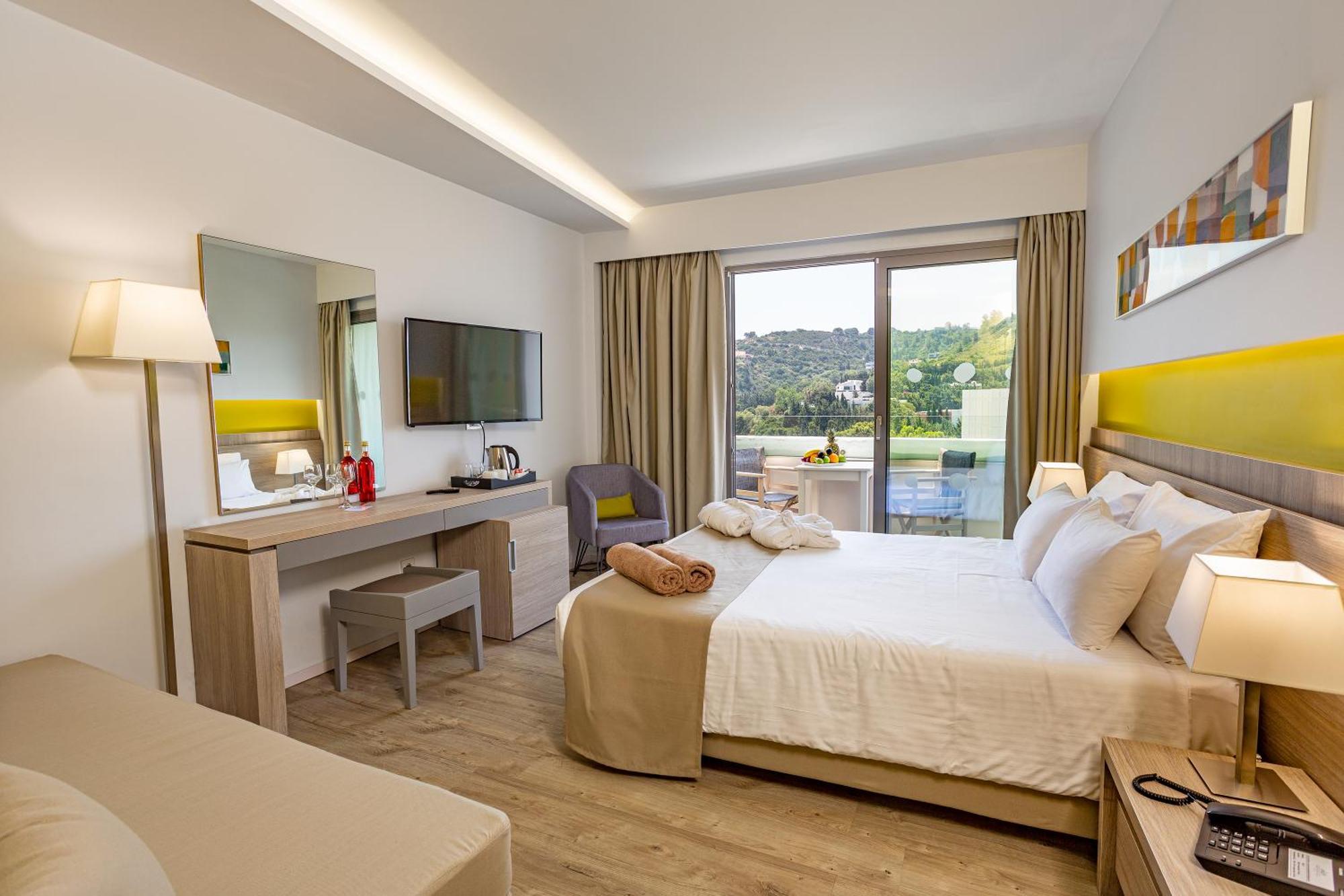 Double or Twin Room Side Sea View
