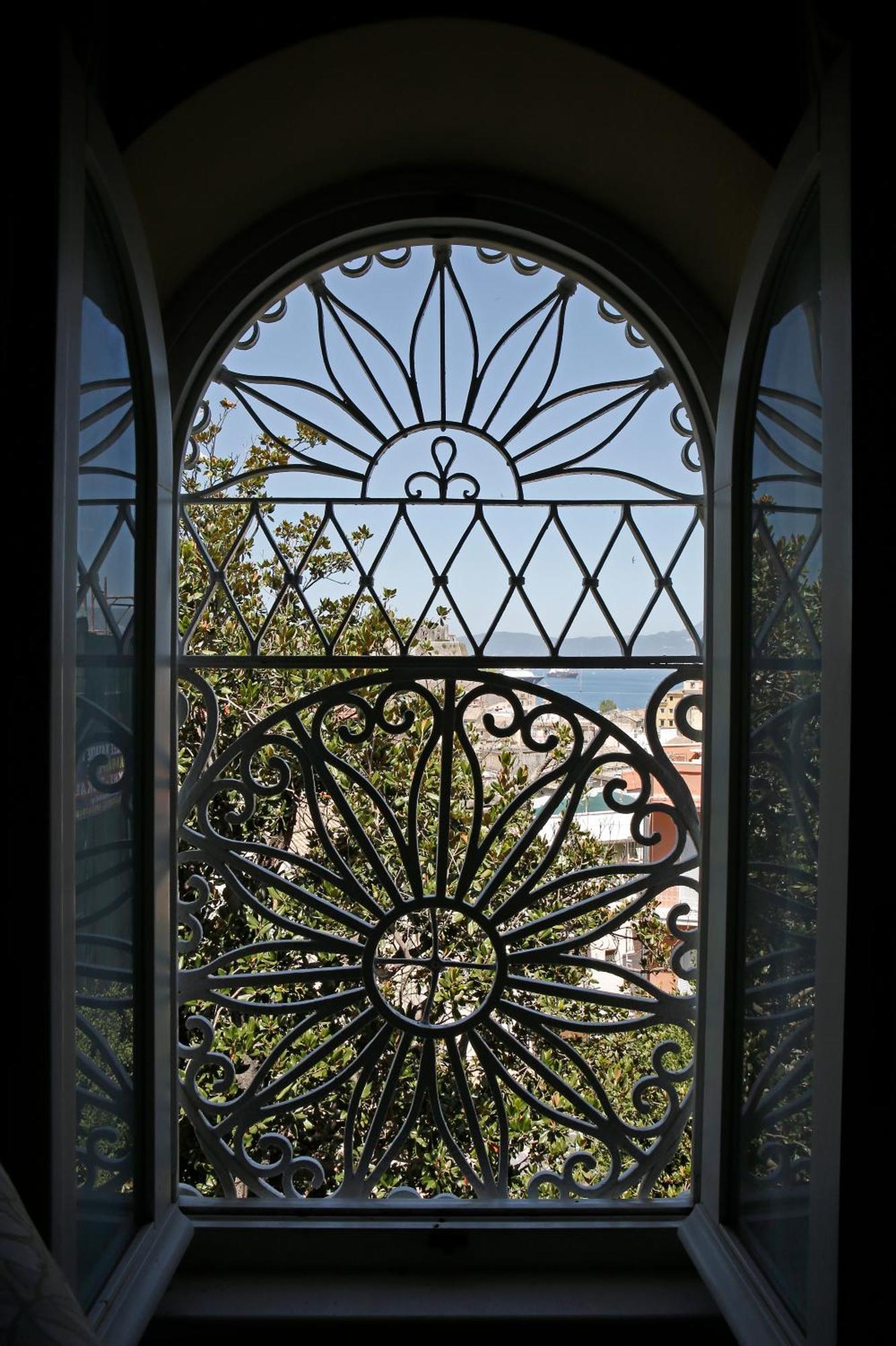 Suite Fortress View