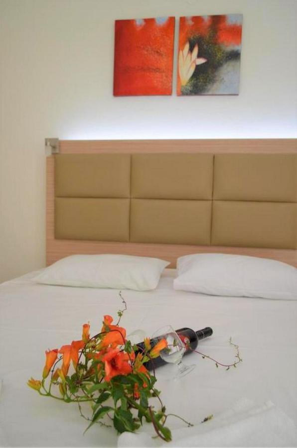 Double or Twin Room with Partial Sea View
