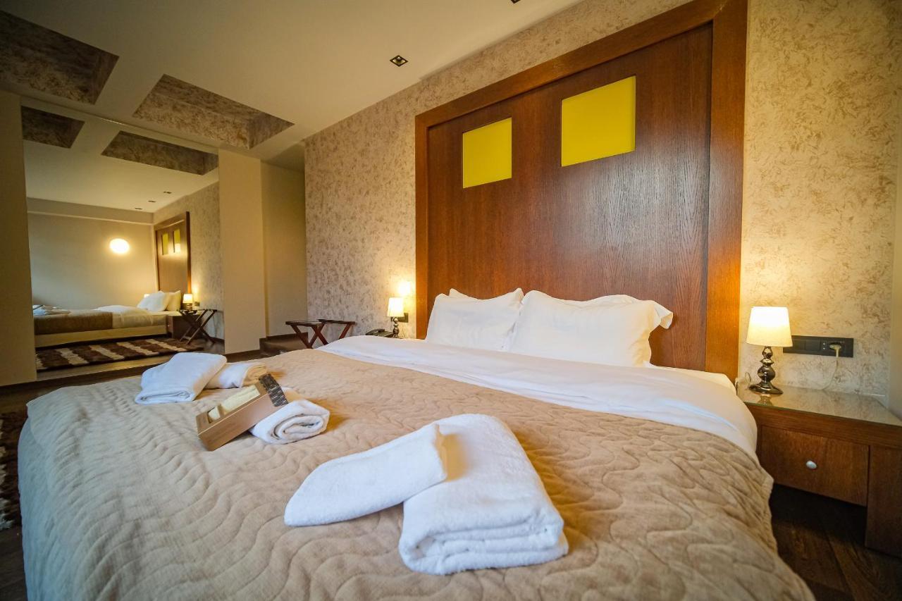 King Suite Spa Bath