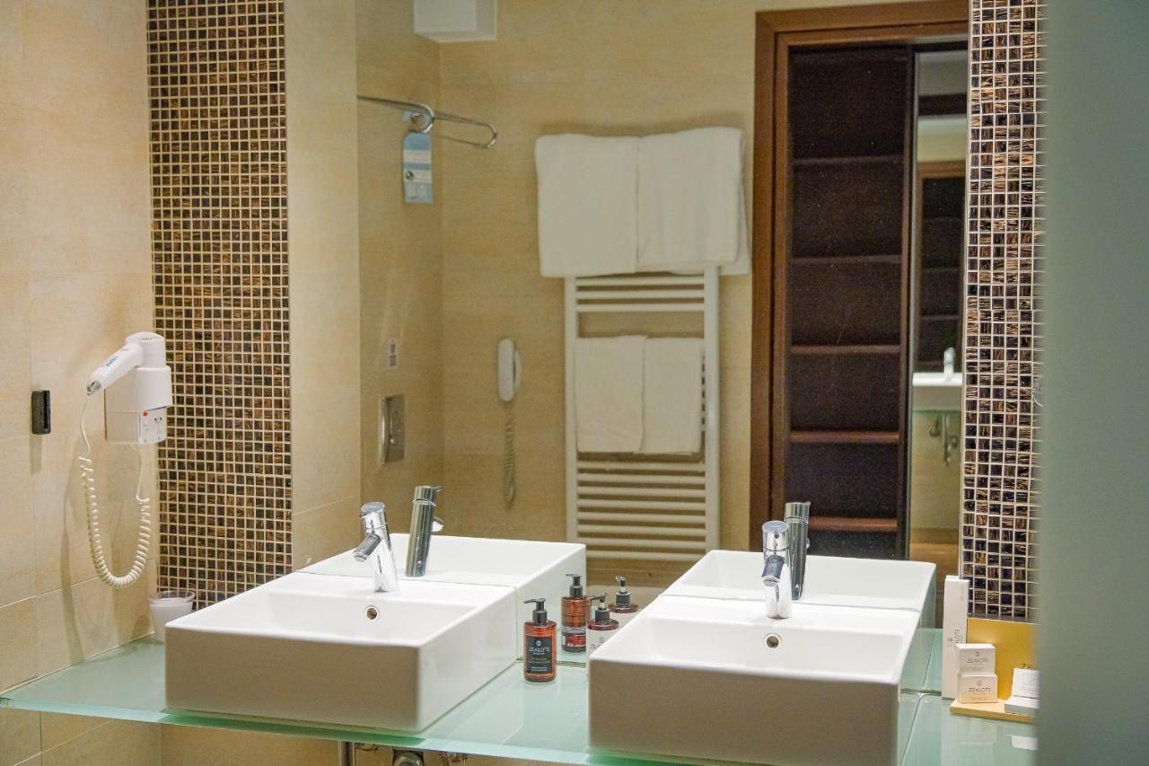King Suite Spa Bath