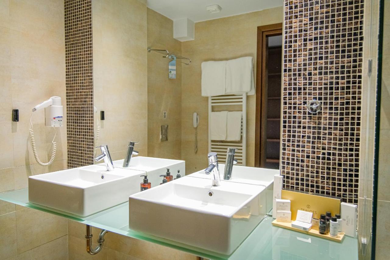 King Suite Spa Bath