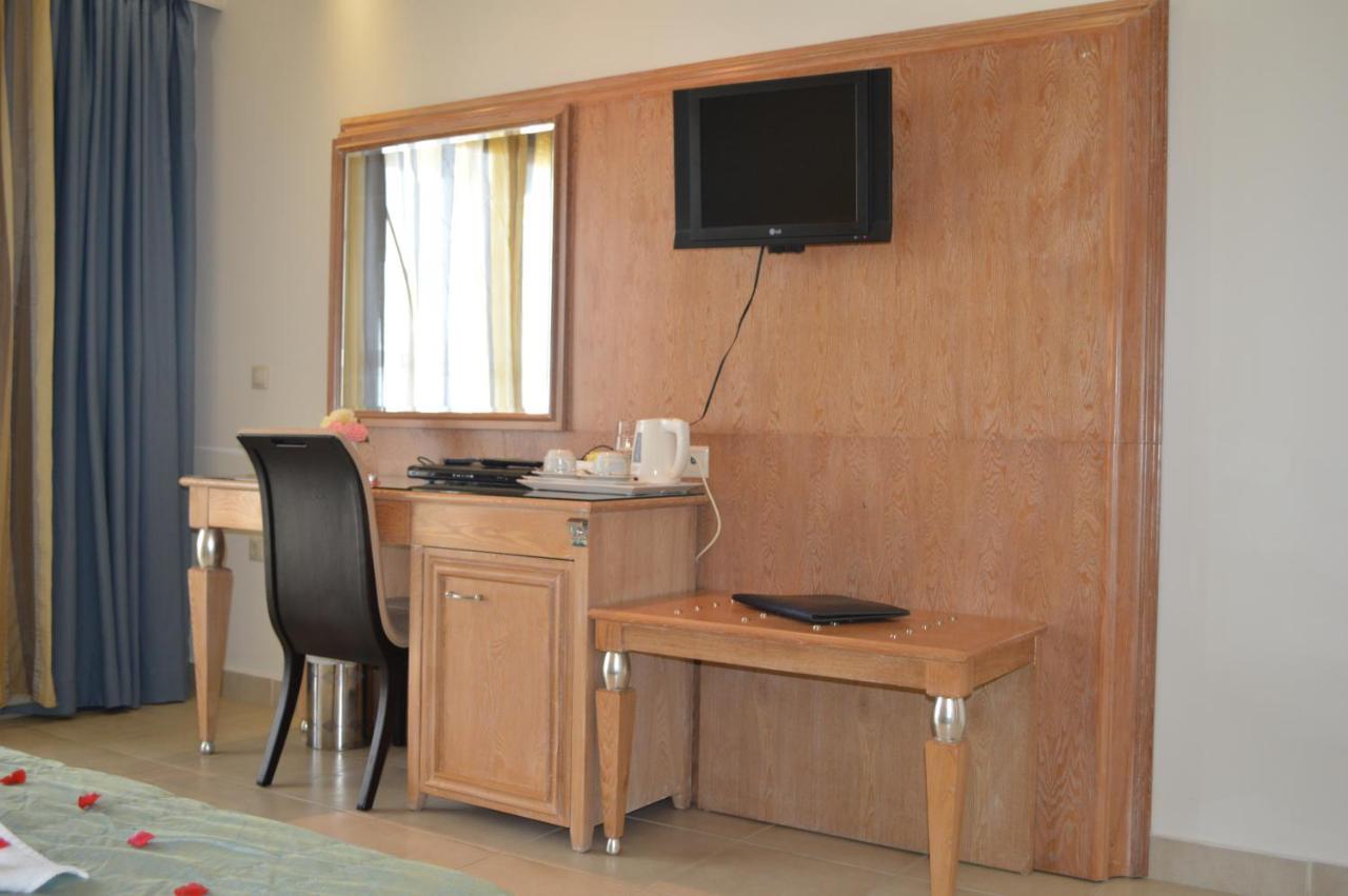 Family Room,1559468644:JPEG