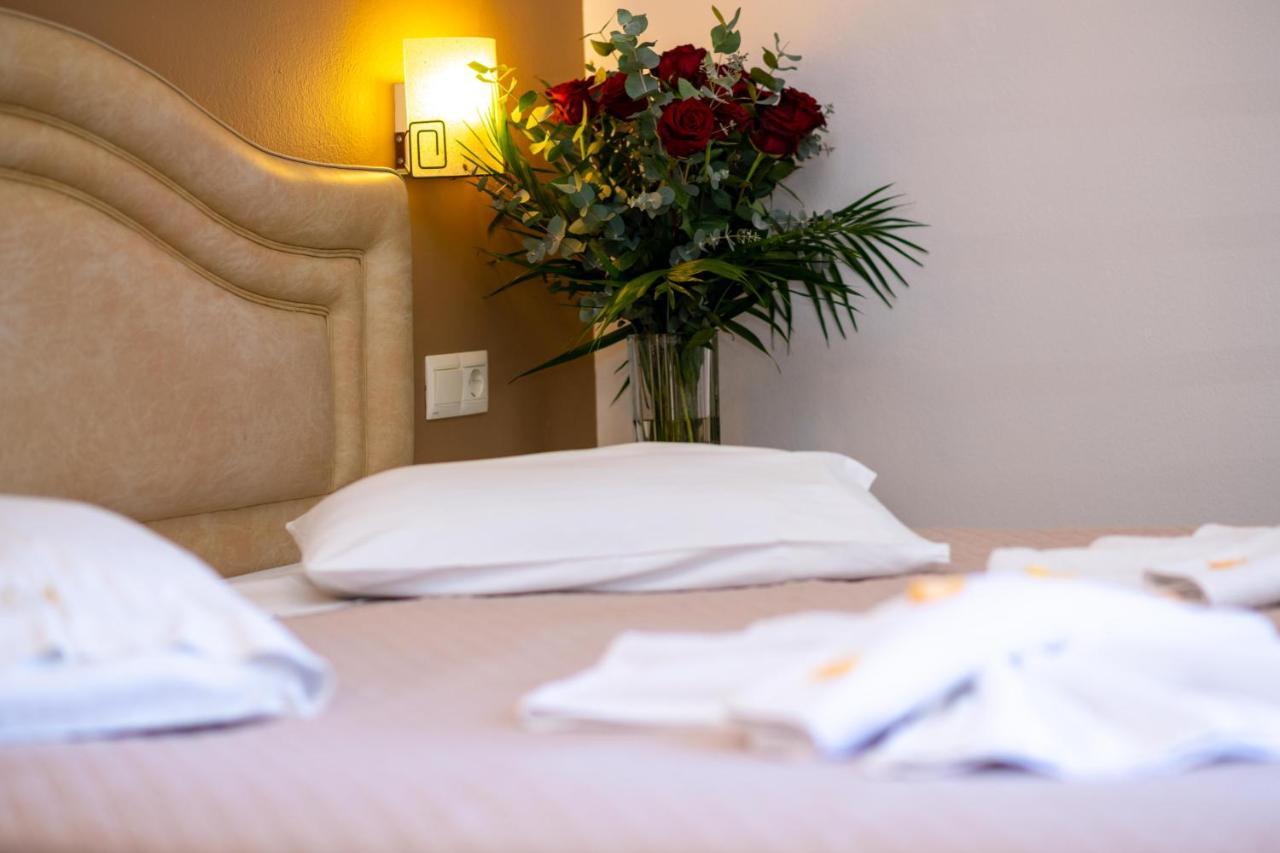 Double or Twin Room Sea View
