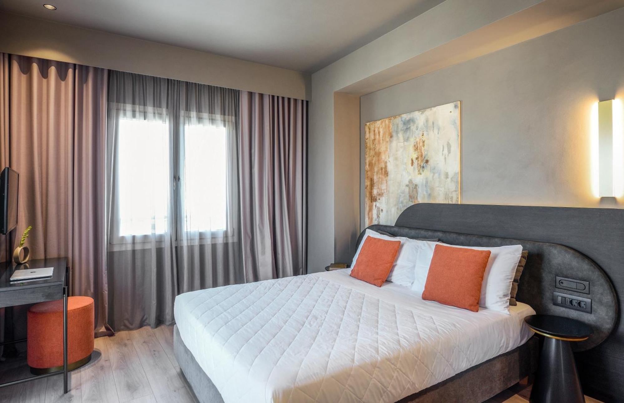 Double Room Window Square-Liston View