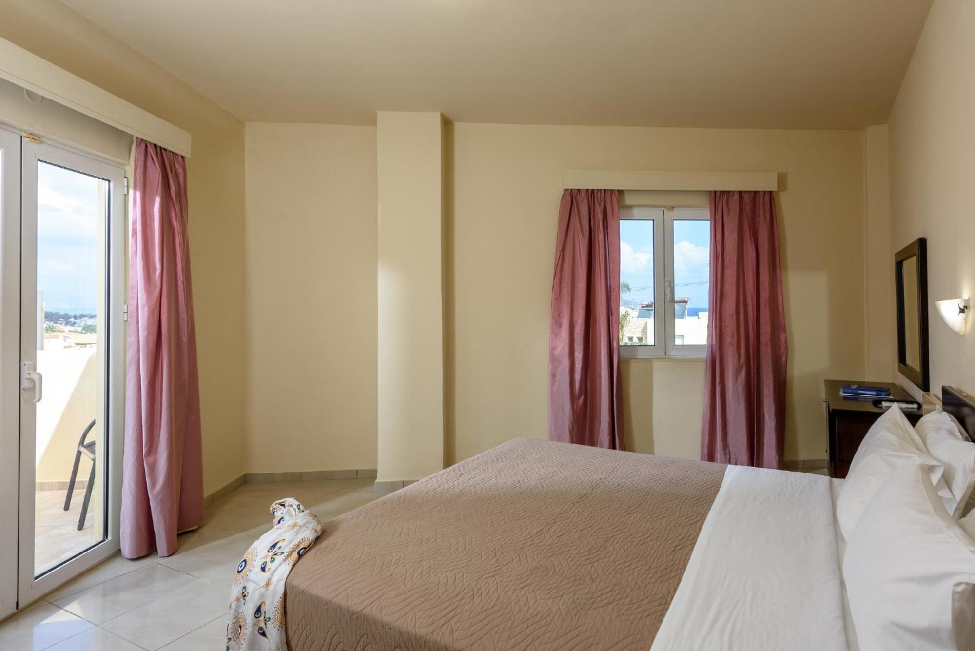 One Bedroom Apartment Sea View