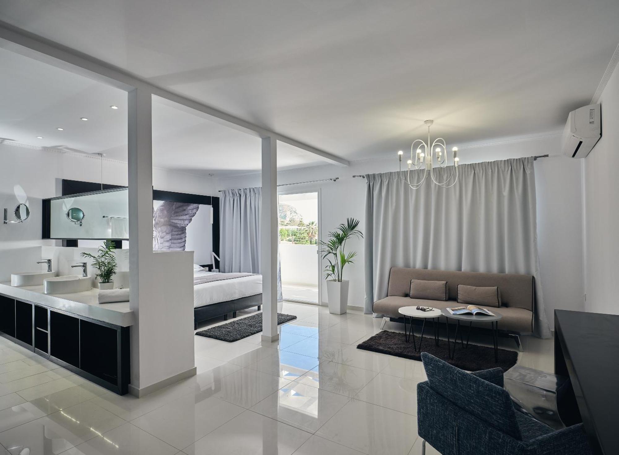 Superior Suite Private Jacuzzi