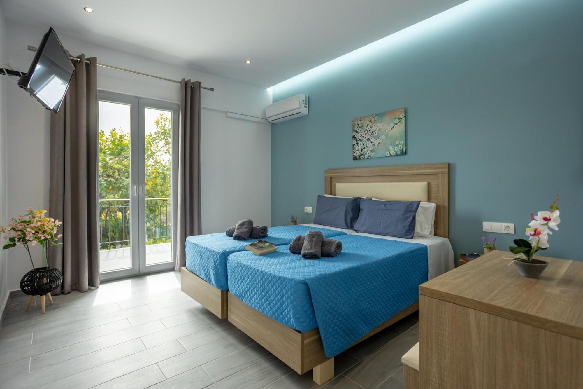 Deluxe Two-Bedroom Apartment Garden View