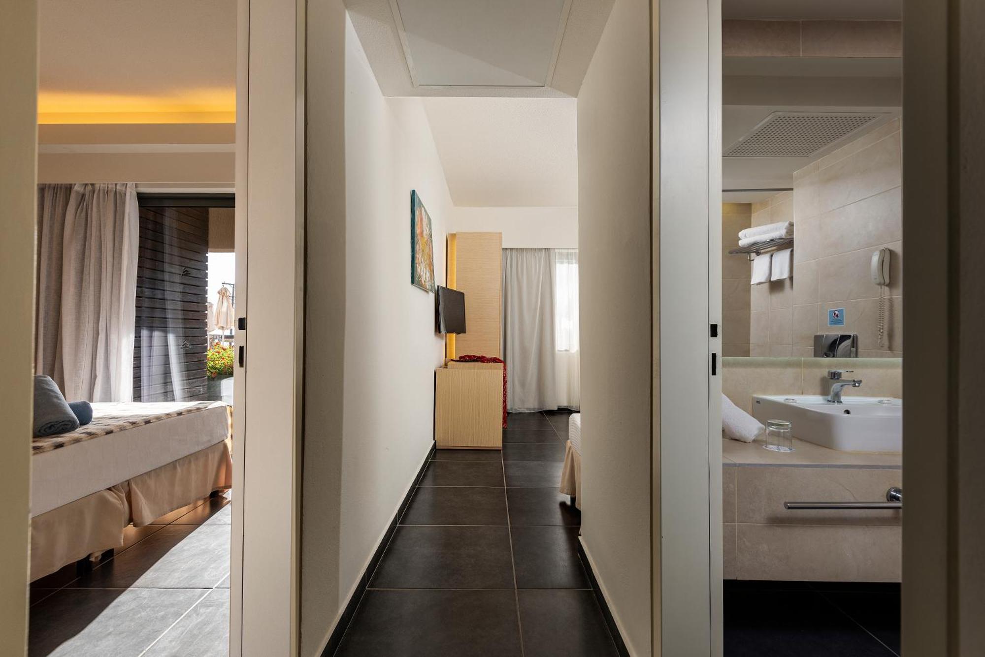 One Bedroom Family Room Inland View