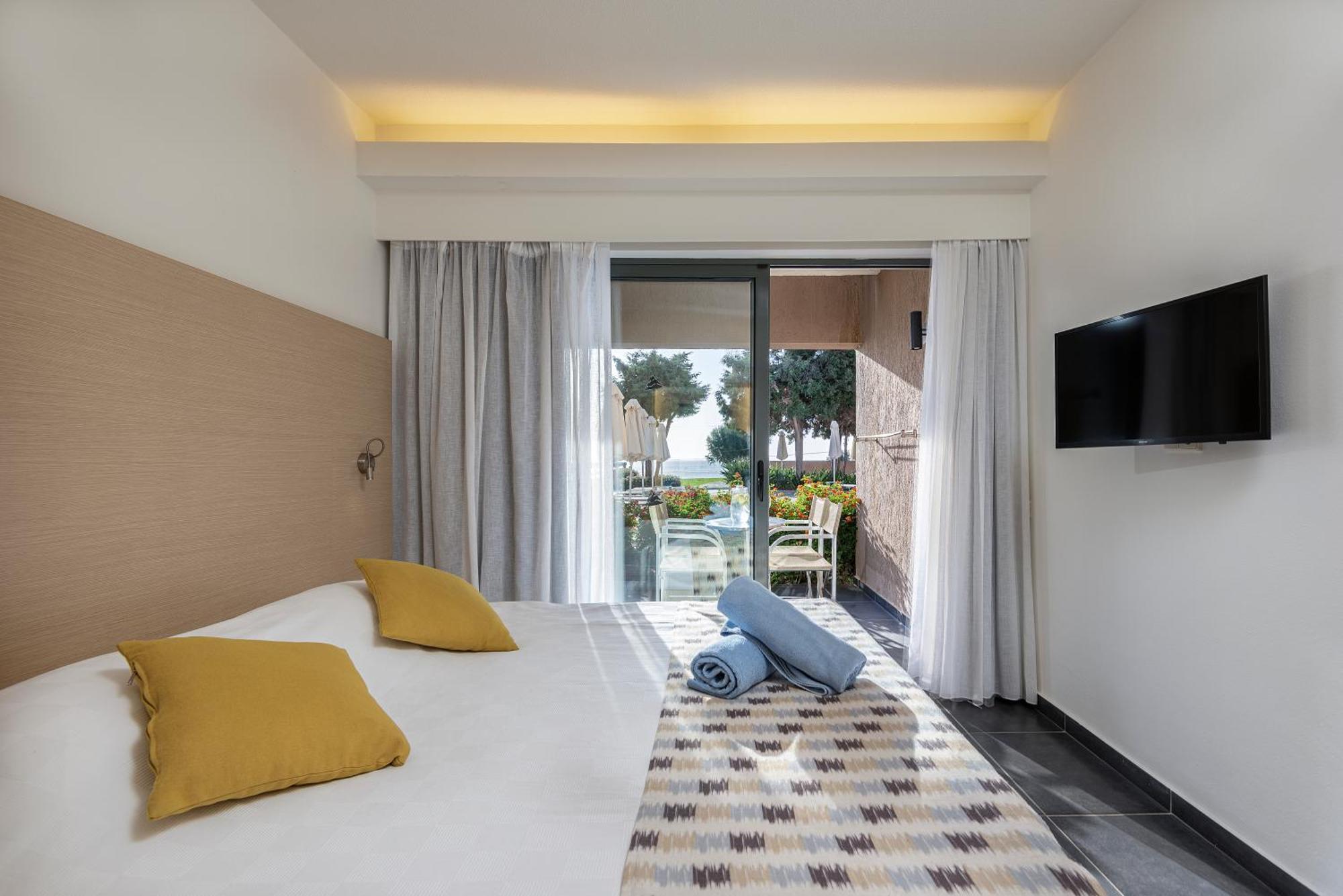 One Bedroom Family Room Side Sea View