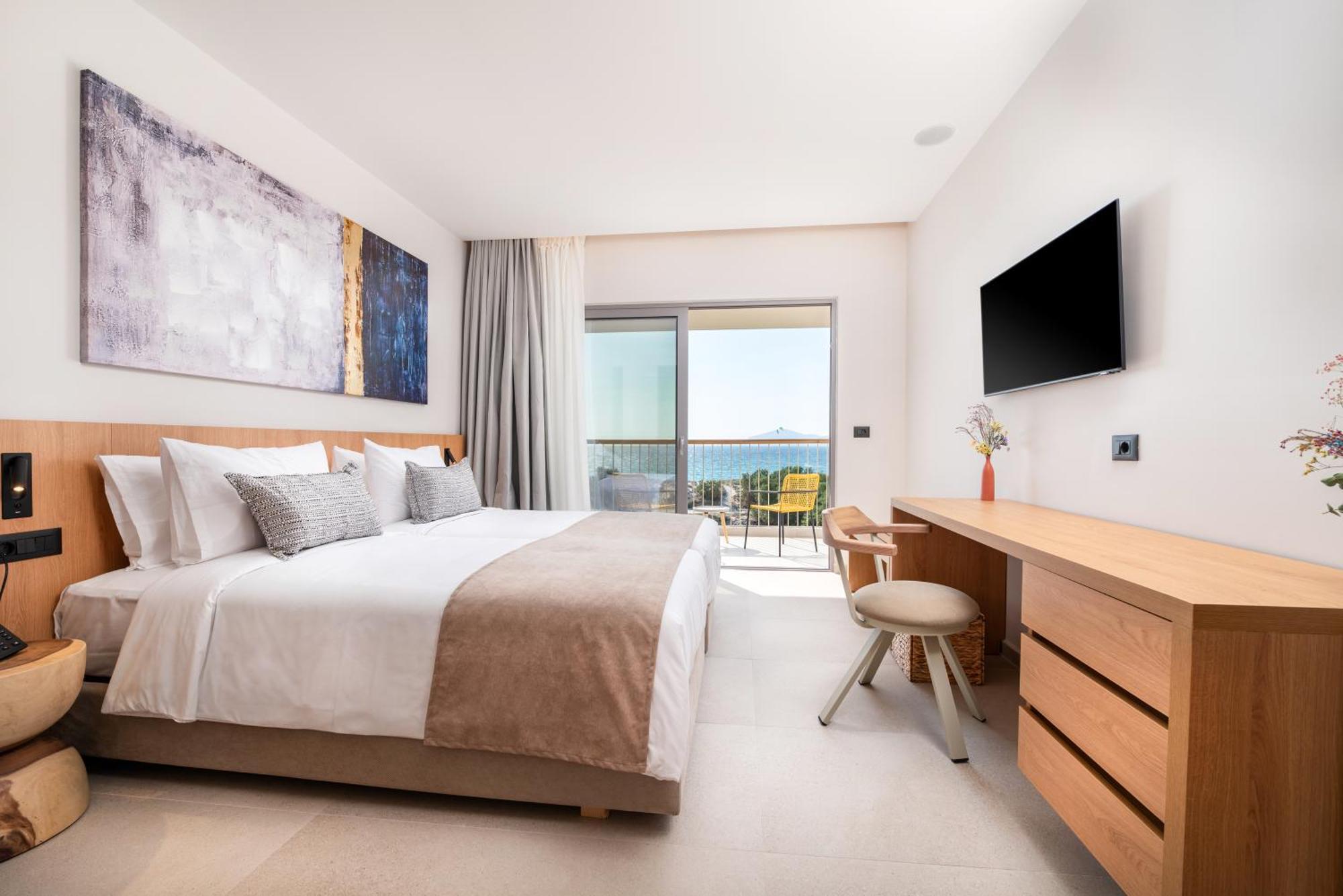 Double Premium Sea View Swim Up