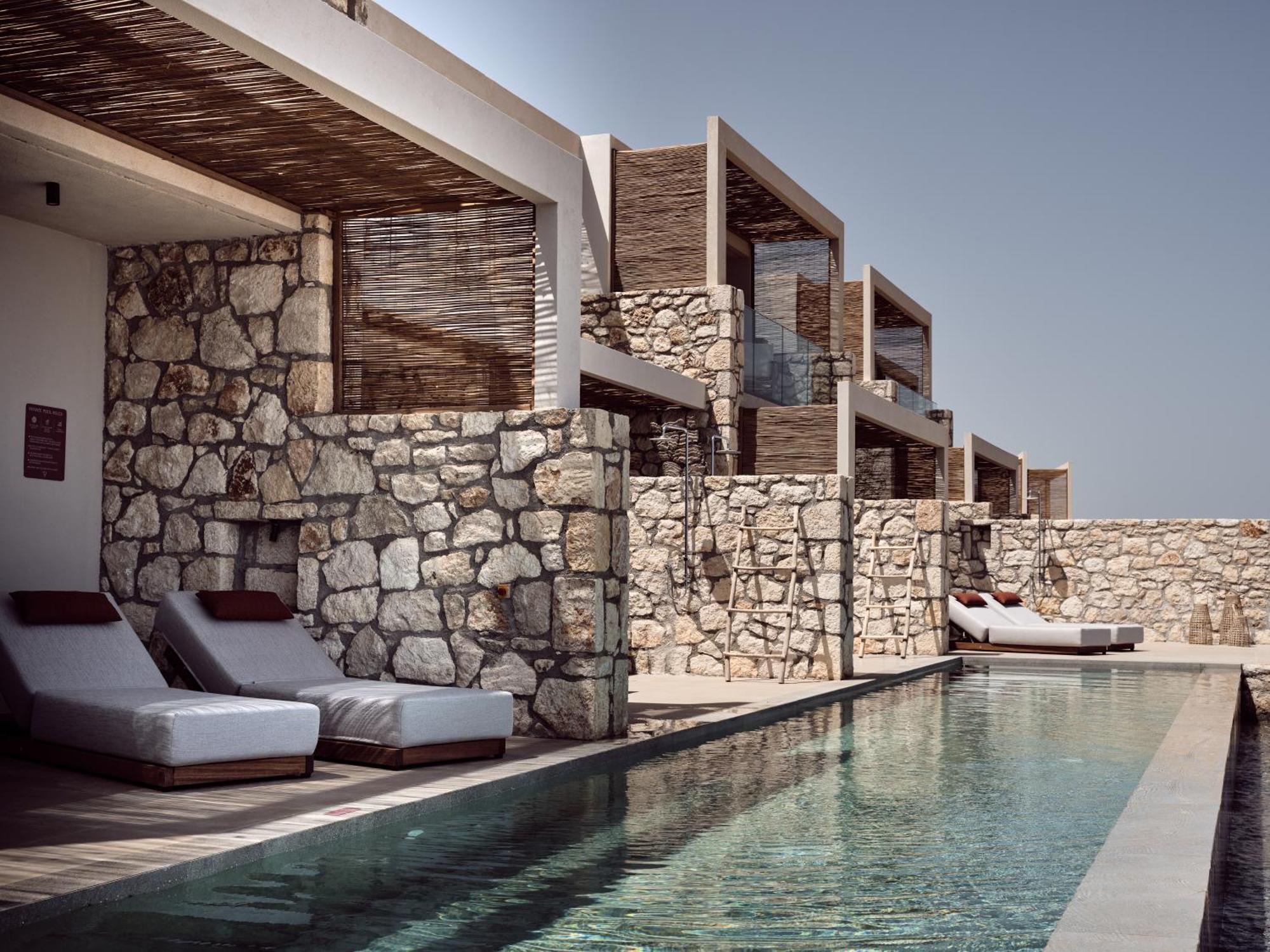 Grand Deluxe King Room Sea View Shared Pool