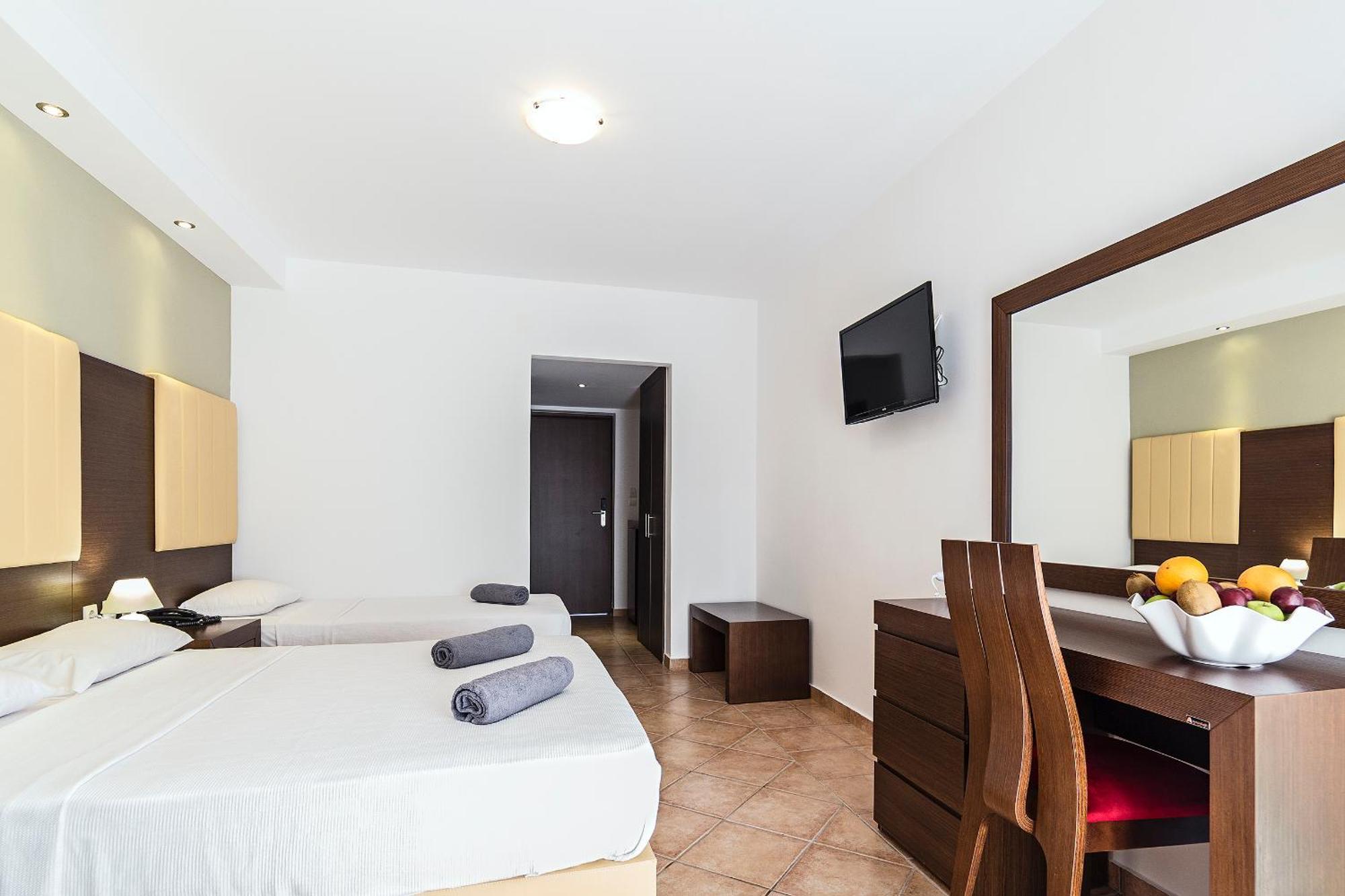 Triple Room Land View