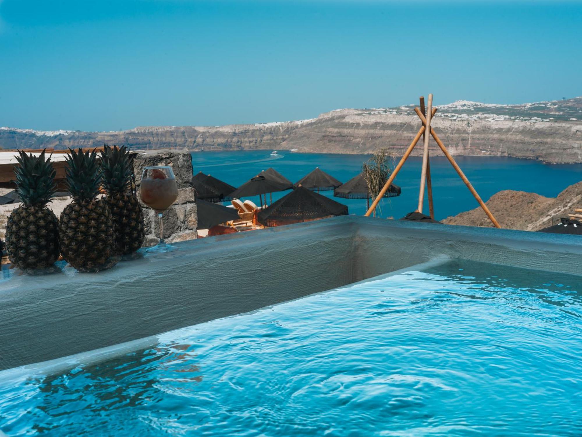 Deluxe Suite Hot Tub Caldera View