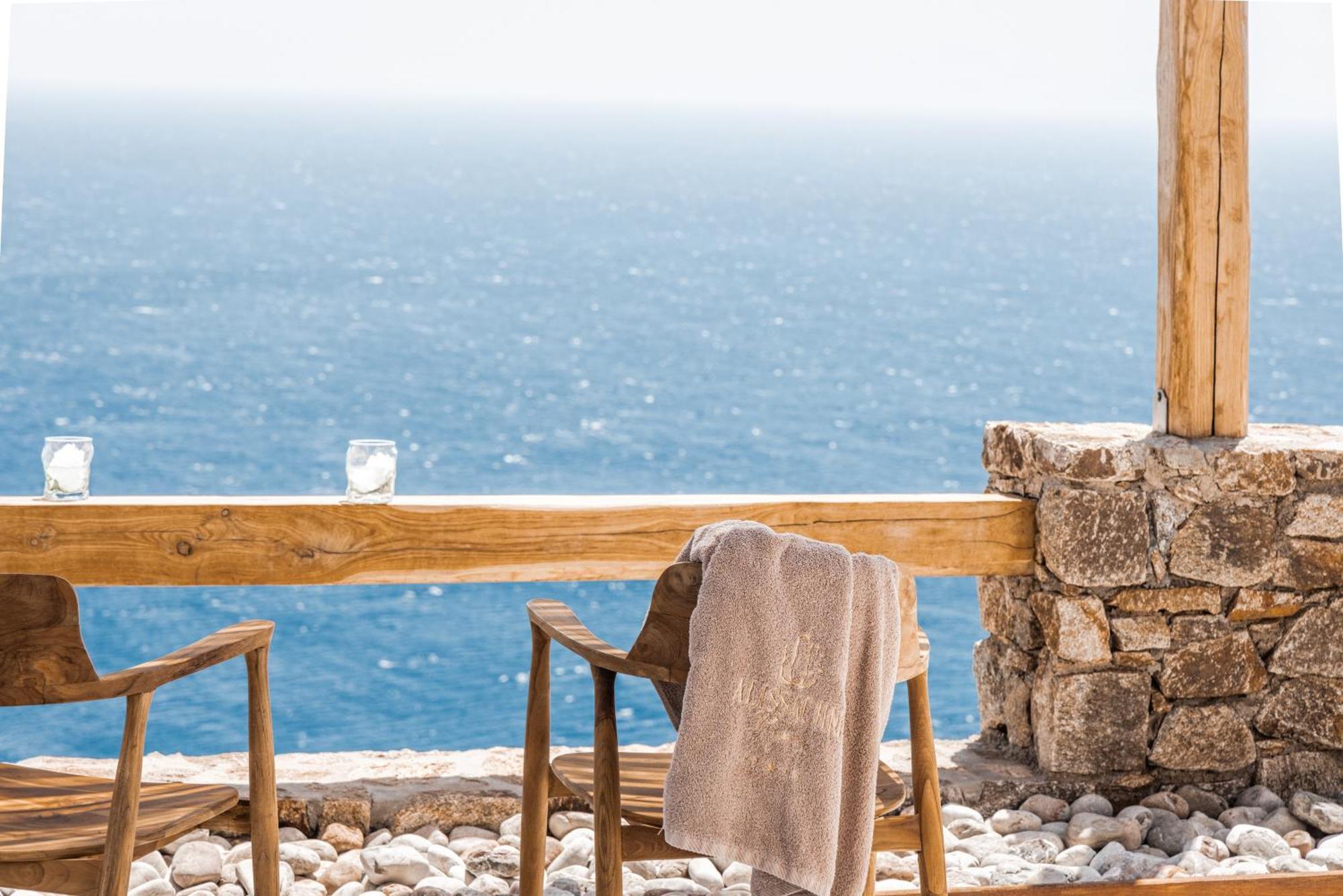 Superior Suite Private Jacuzzi & Sea View