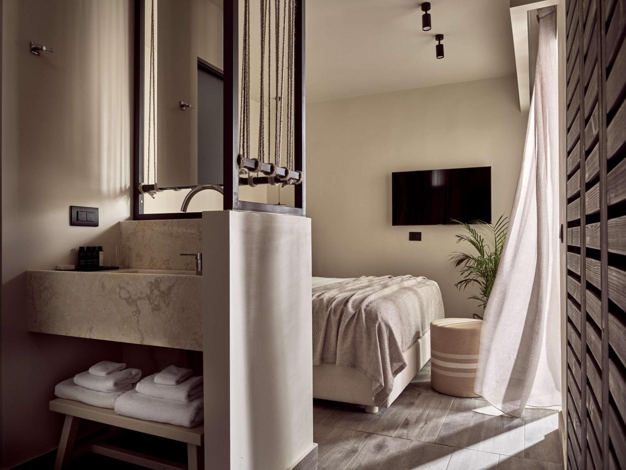 Aterre Retreat King Room Terrace