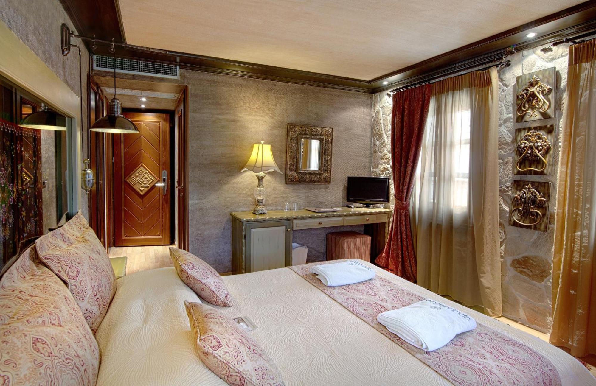 Deluxe Double Room Fireplace Mountain View