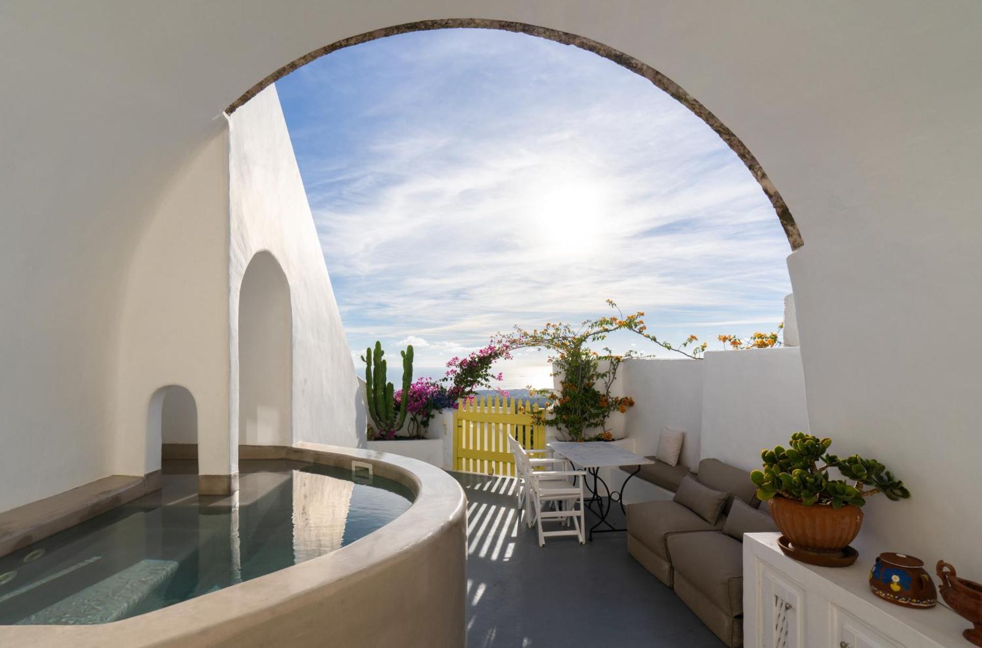 Honeymoon Suite Private Outdoor Hot Tub Sea View