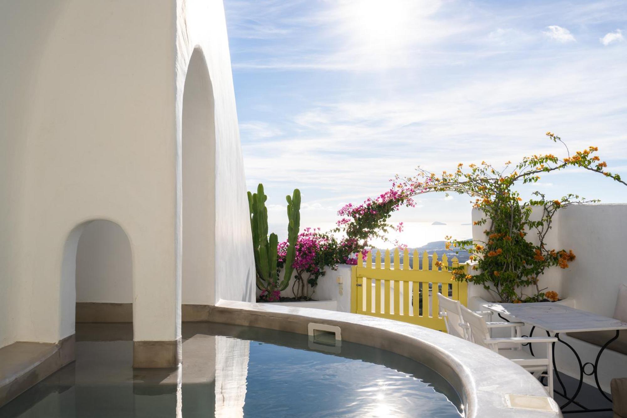 Honeymoon Suite Private Outdoor Hot Tub Sea View