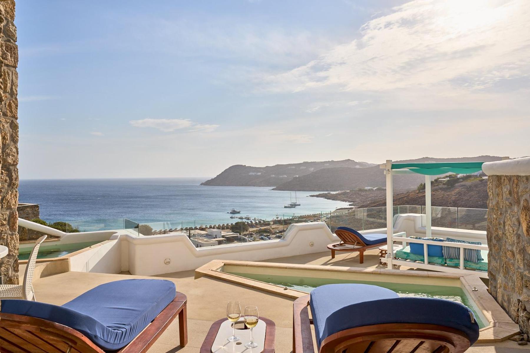 Deluxe Double Sea View Suite shared out door spa 150m away from main hotel