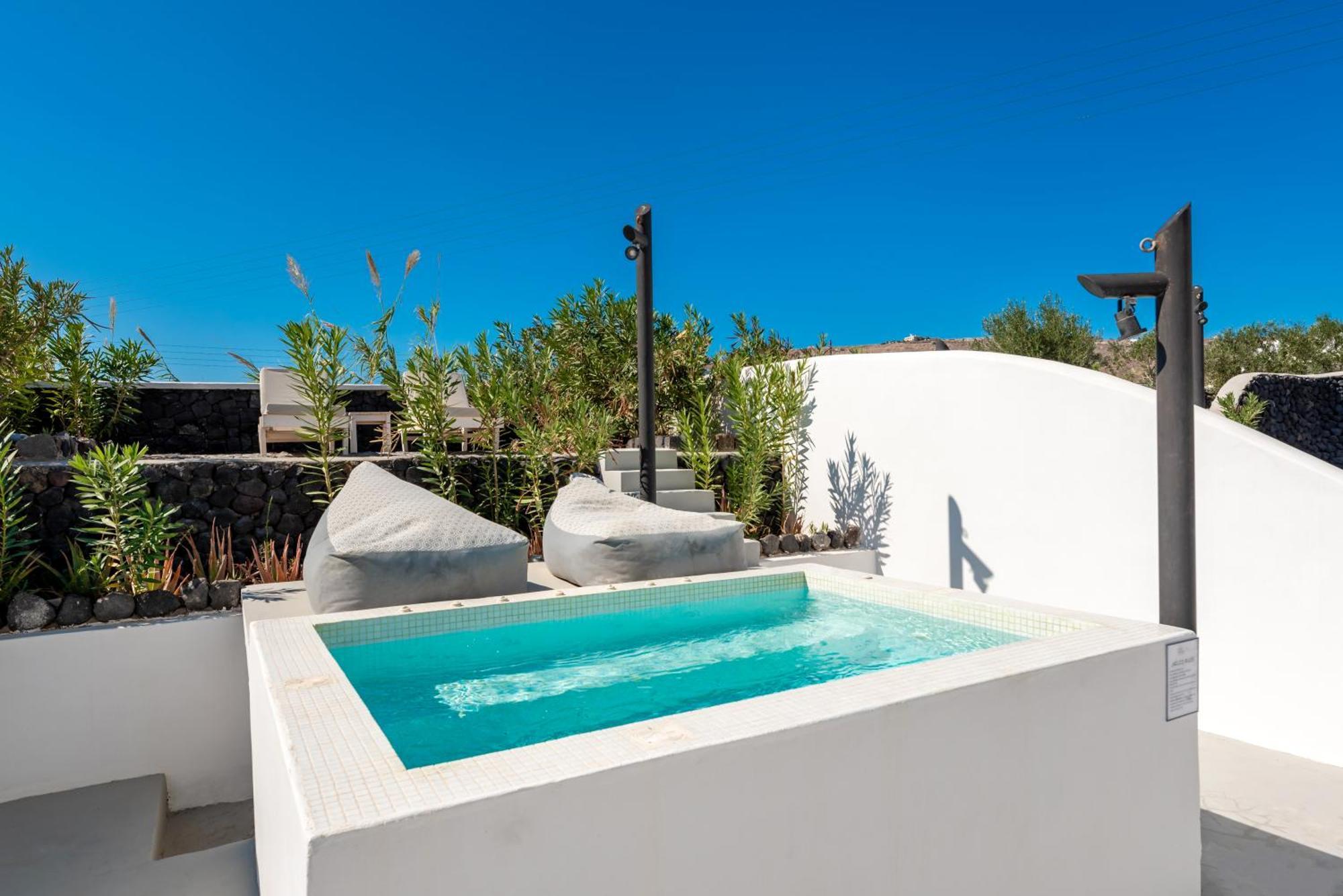 Cozy Room Outdoor Hot Tub