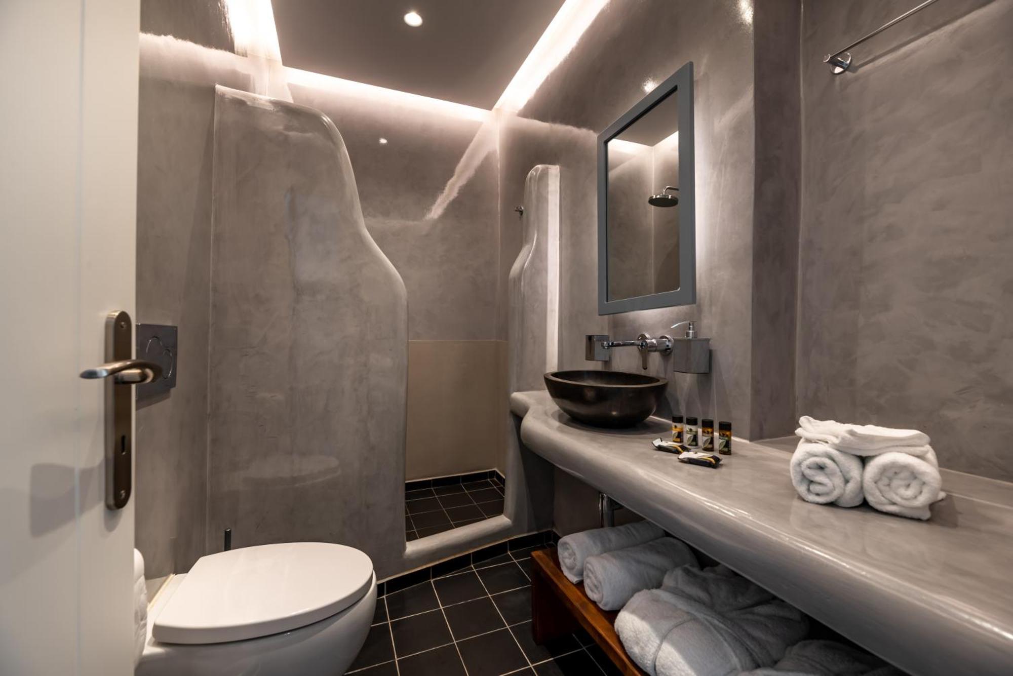 Cozy Room Outdoor Hot Tub