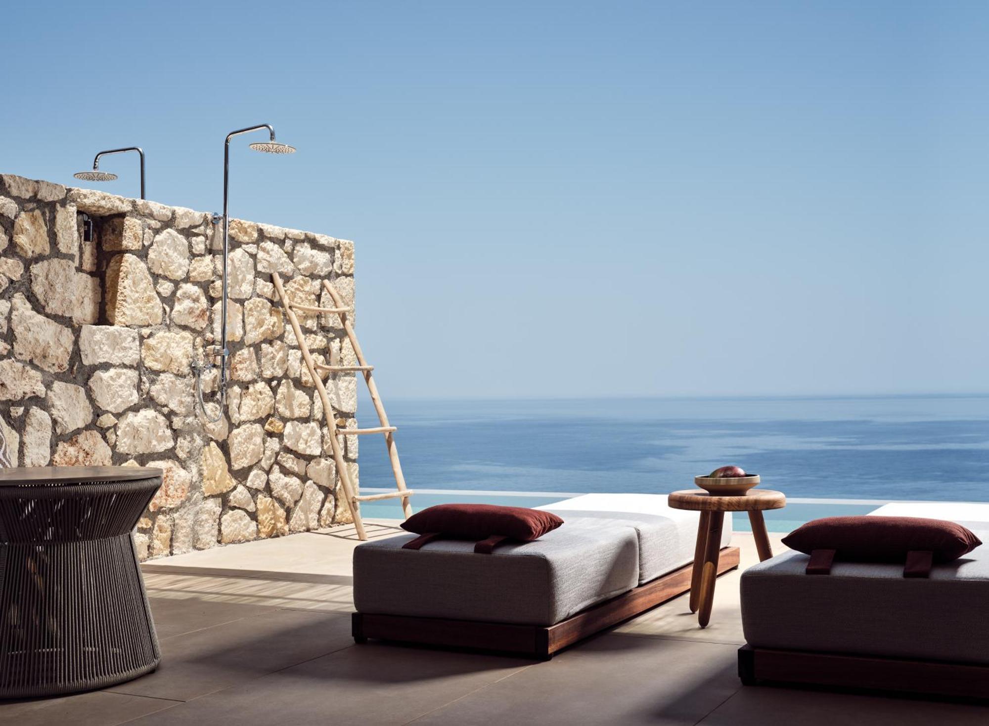 Grand Deluxe King Room Sea View Shared Pool