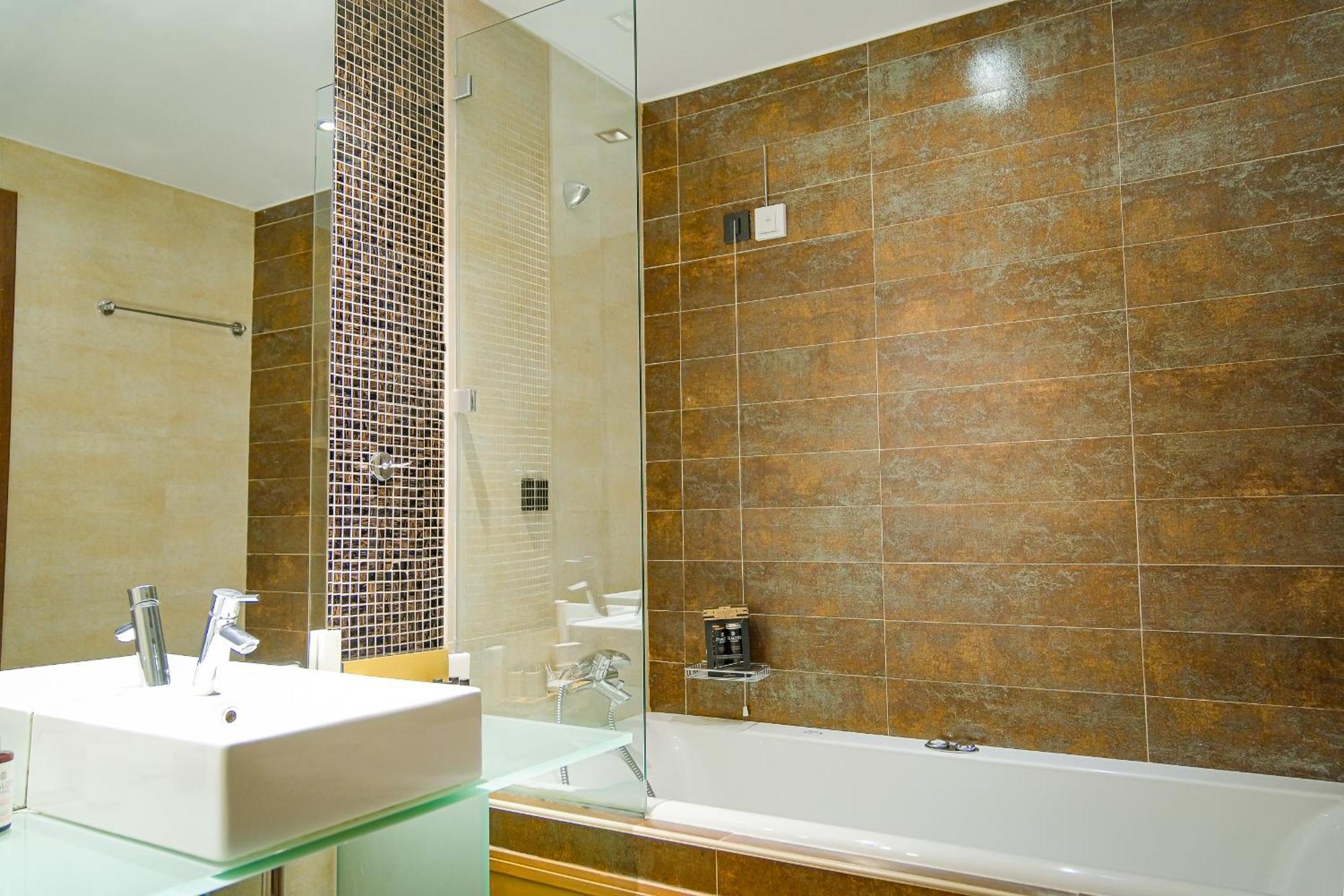 King Suite Spa Bath