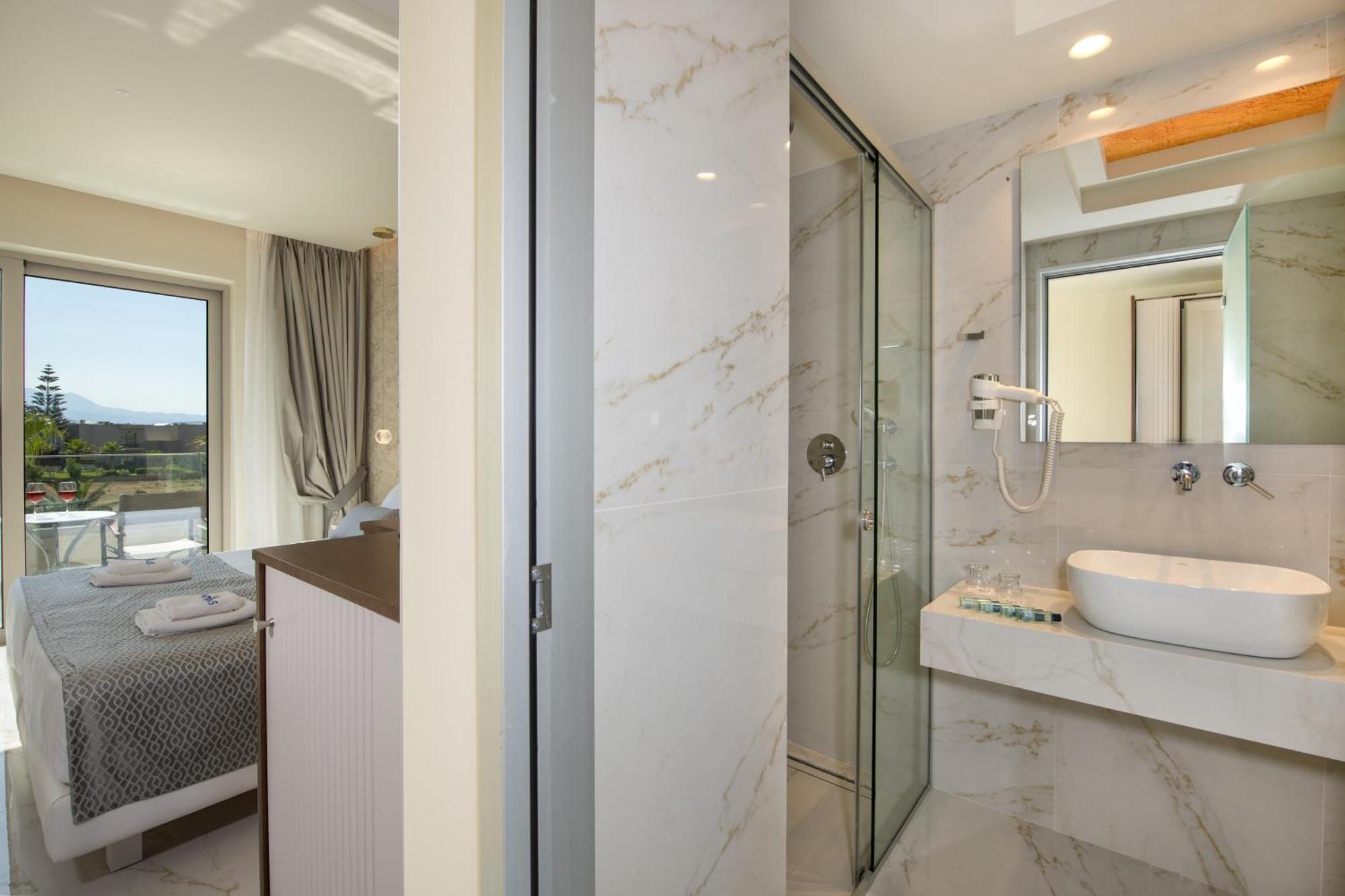 Junior suite individual pool