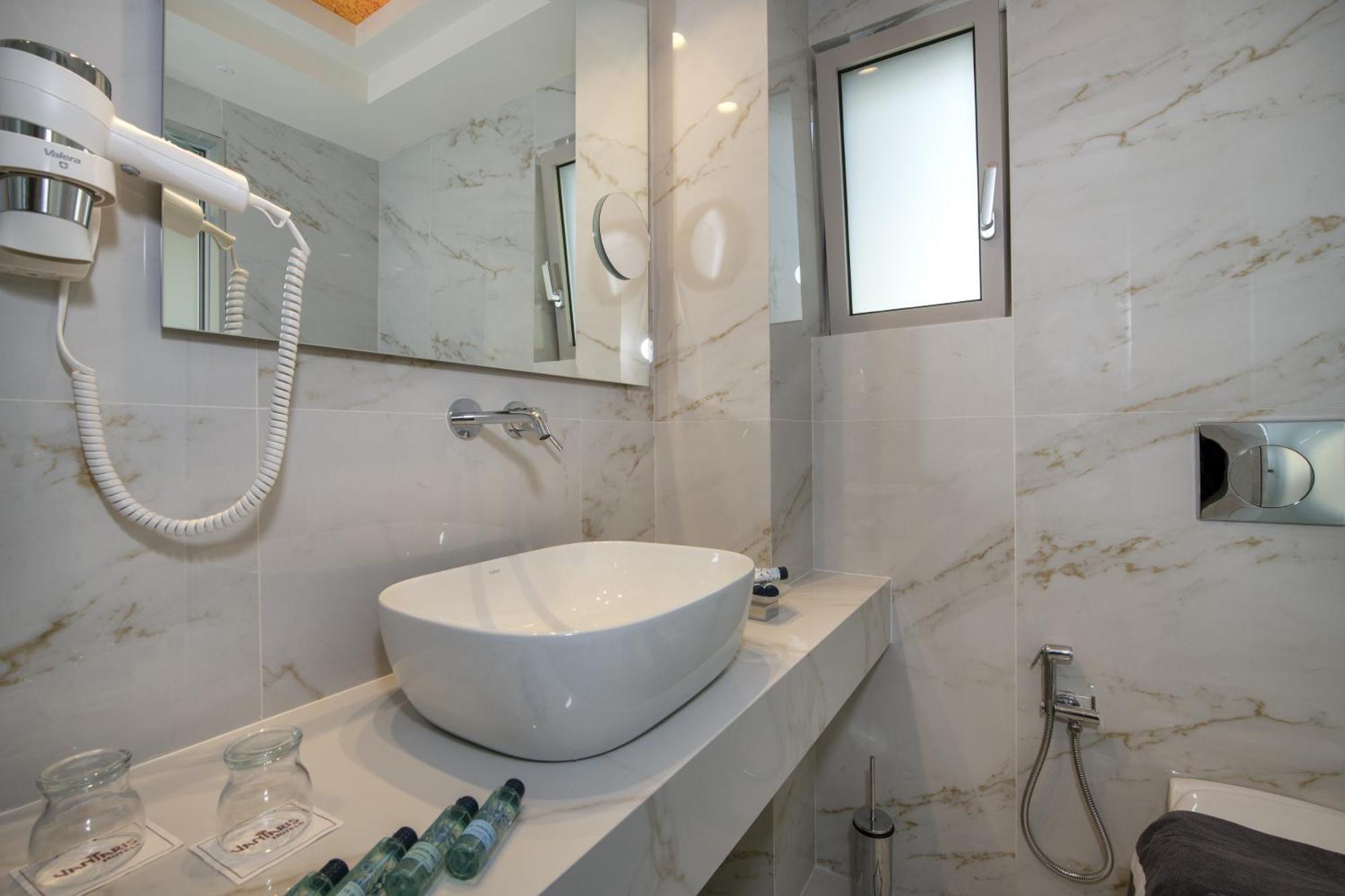 Junior suite individual pool