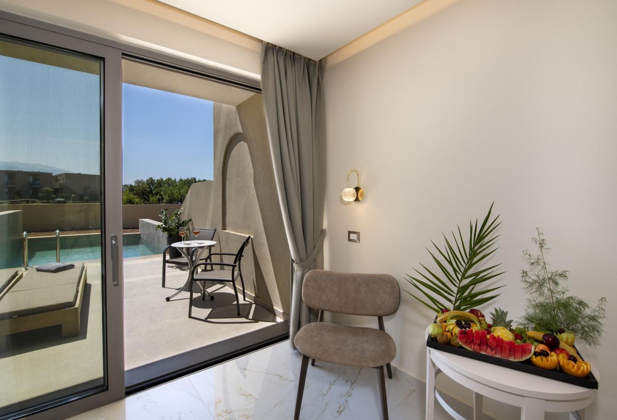 Junior suite individual pool