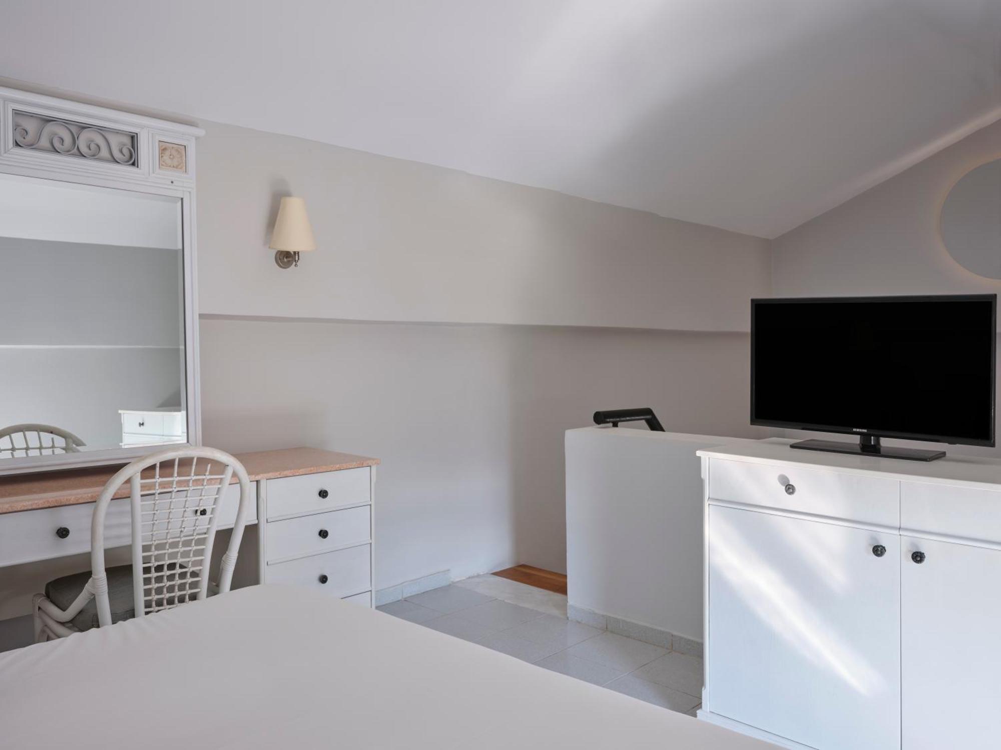 One Bedroom Family Room Inland View Annex Building
