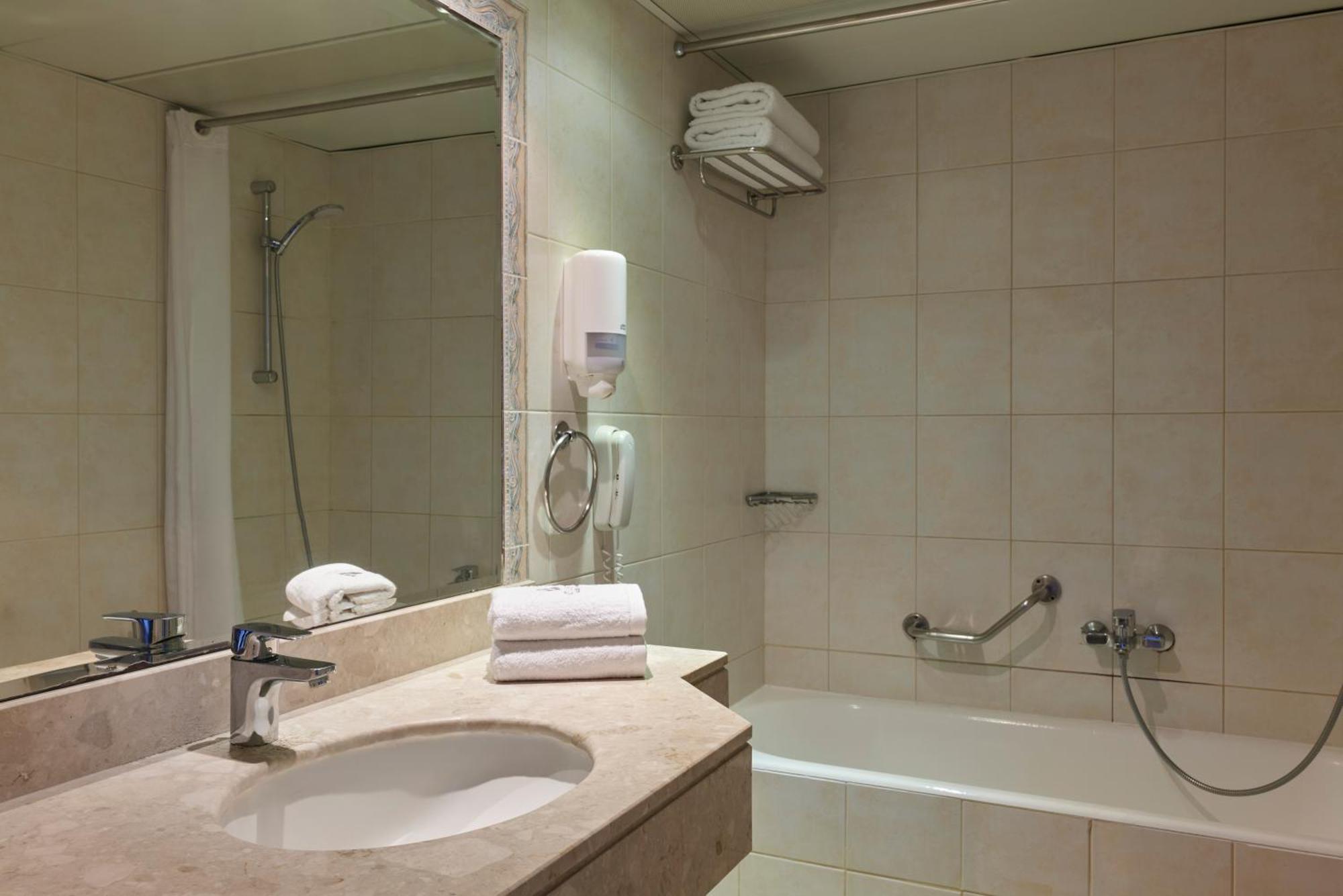 Double or Twin Room Sea View